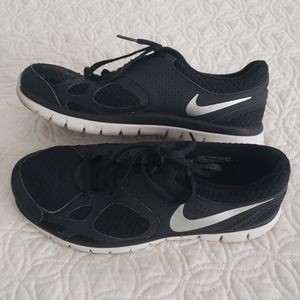 Nike Flex Women's Size 9 Running Shoe
Black